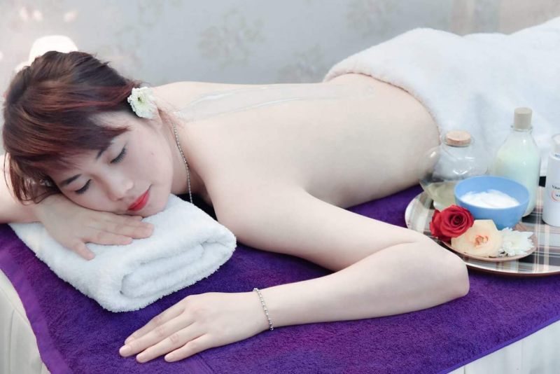 Phụ nữ tận hưởng nhan sắc