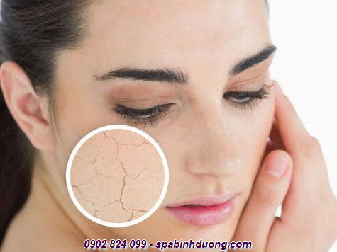 Cần tăng độ ẩm cho da khô một cách kịp thời để không nhận phải hậu quả từ việc thiếu chăm sóc da gây ra